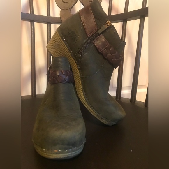 Dansko Size 7.5 clogs - Picture 2 of 4